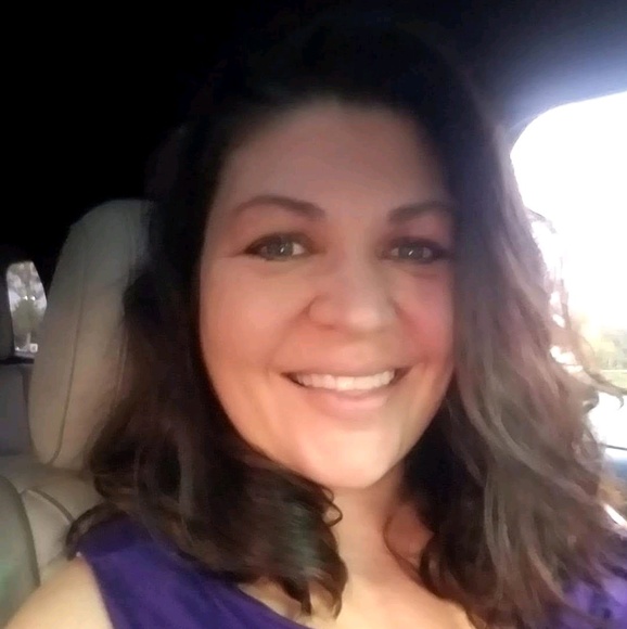 Meet your Posher, April - Picture 1 of 1